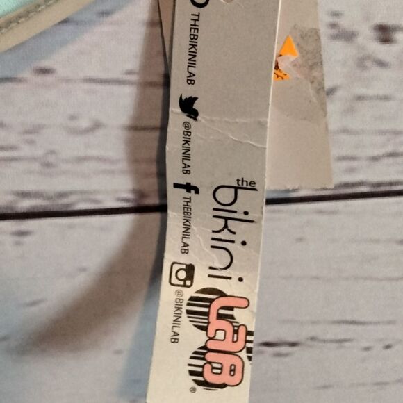 New Without tags. "bikini Lab" woman's bikini top - Picture 5 of 9